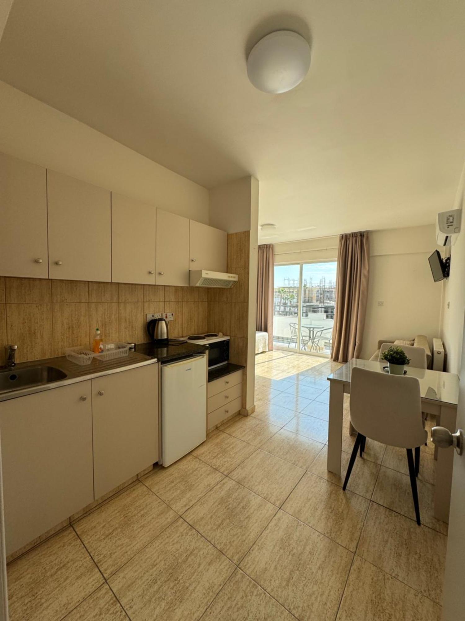 Marianna Hotel Apartments Limassol Exteriör bild